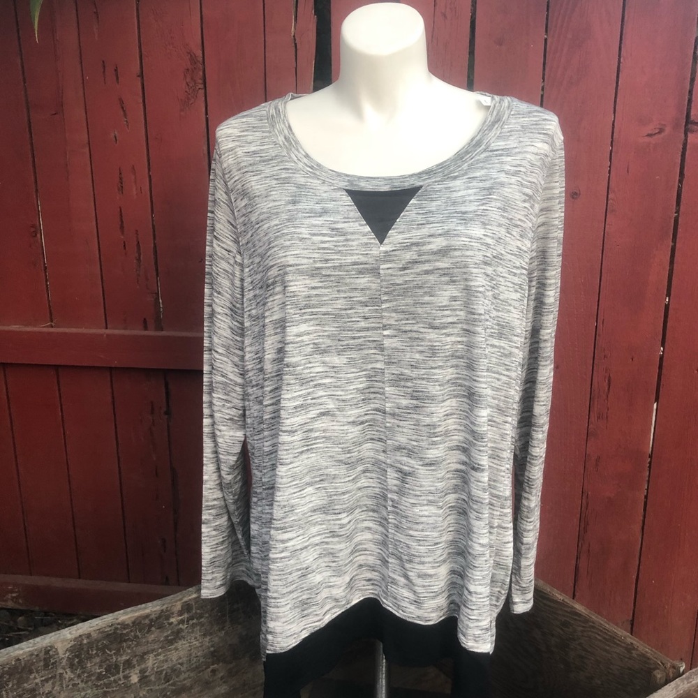 New Livi active Top Black/White/Gray size 26/28